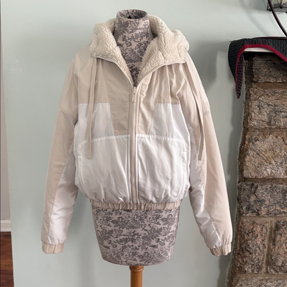 Alo Reversible Sherpa Windbreaker - Picture 2 of 13